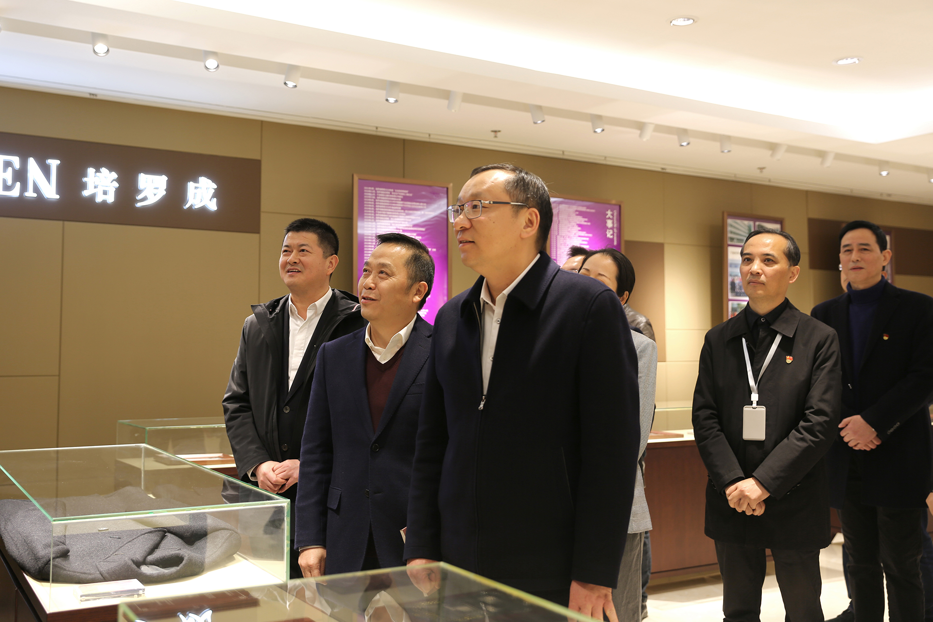 做强企业党建工作 以党建促进企业发展